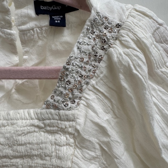 Baby GAP 3T Cream Off White Blouse with Embellished Flutter Short Sleeve Blouse - Picture 3 of 6